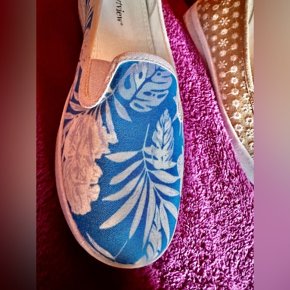 Comfortview Athletic Dottie Blue & White Palm Canvas Sneaker/Loafer, Size 10W - Picture 2 of 10